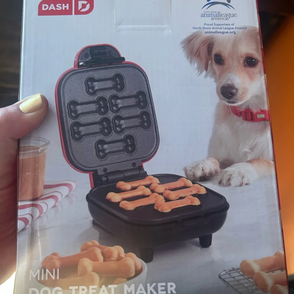 Dash Mini Dog Treat Maker - Black